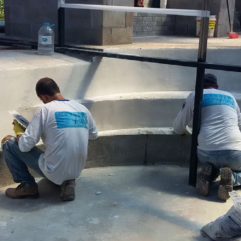 Construção de piscina de concreto